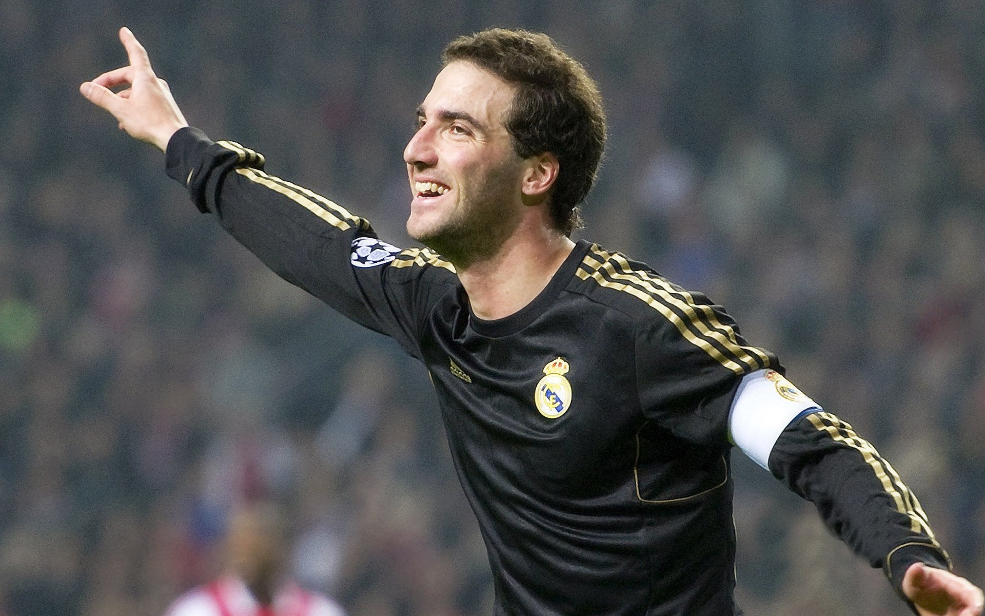 法国泳将打破尘封十年世界纪录 200米自由泳再创人类极限